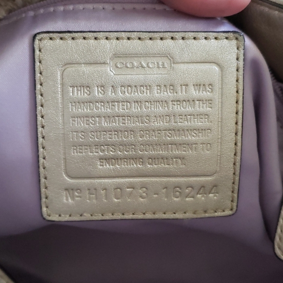 😁Metallic Gold Coach Shoulder Bag😁 - Picture 4 of 14